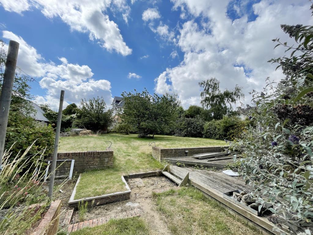 Lot: 44 - VALUABLE LAND WITH PLANNING FOR SEVEN NEW HOMES -